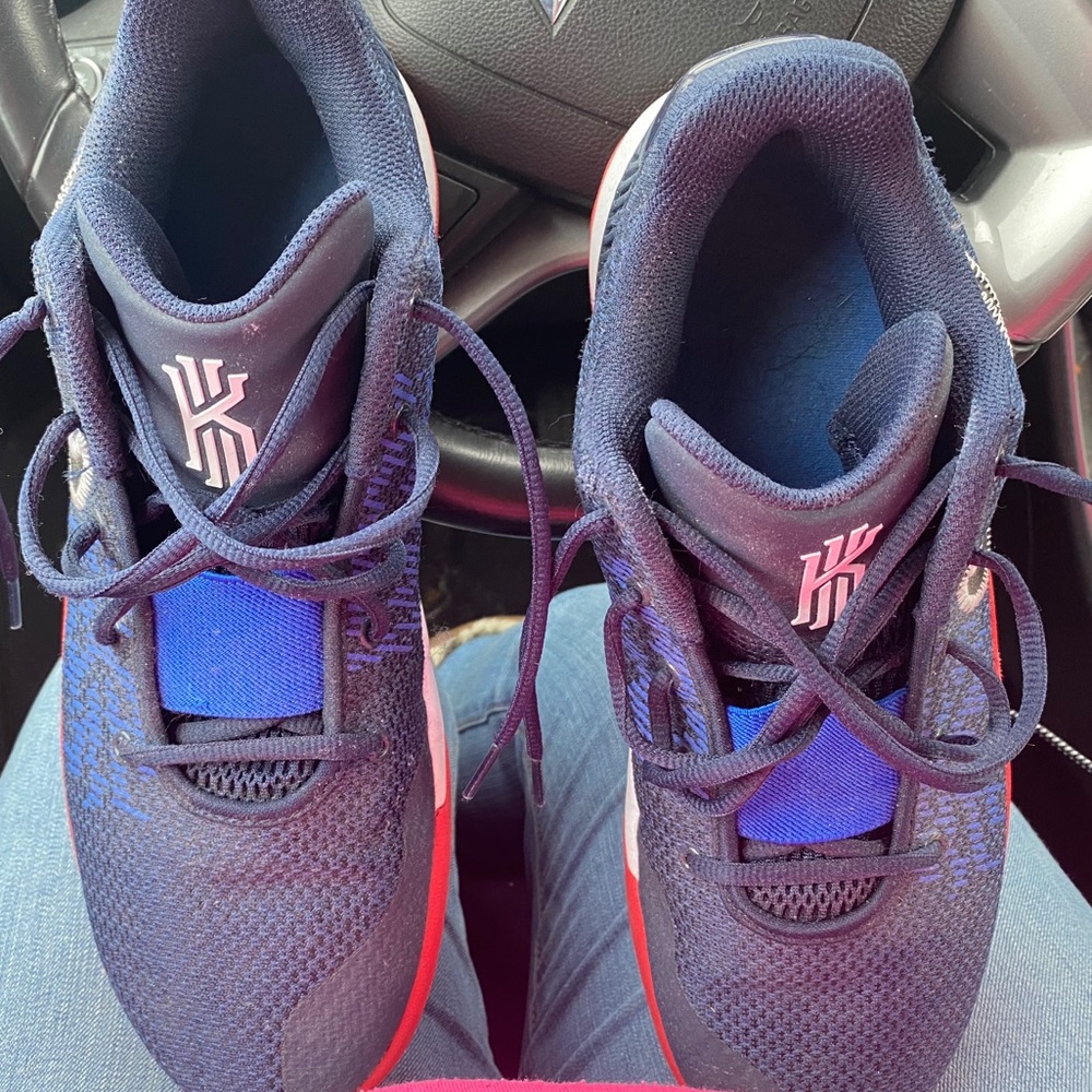 Men’s size 10.5 Kyrie’s Basketball Sneakers